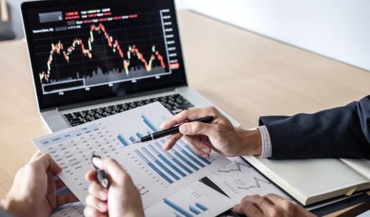 arti free float saham, cara menghitung free float, batas minimum free float BEI, saham likuid, saham beredar di publik