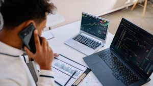 arti free float saham, cara menghitung free float, batas minimum free float BEI, saham likuid, saham beredar di publik